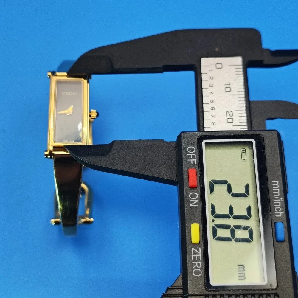 Authentic Gucci 1500L Vintage 1992 Swiss Made Tank Women's‎ Quartz Bangle Watch - Picture 7 of 9